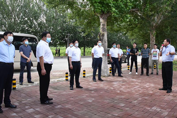 大慶市市委書記韓立華參觀養可滋羊乳項目